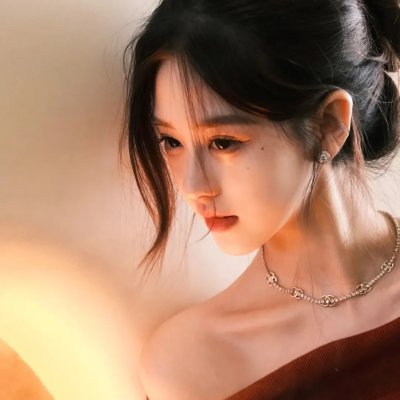 小姑娘艾萝依